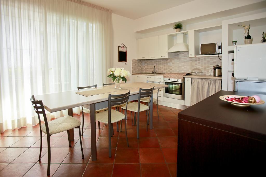 B&B A Casa Di Amici Джардини Наксос Екстериор снимка