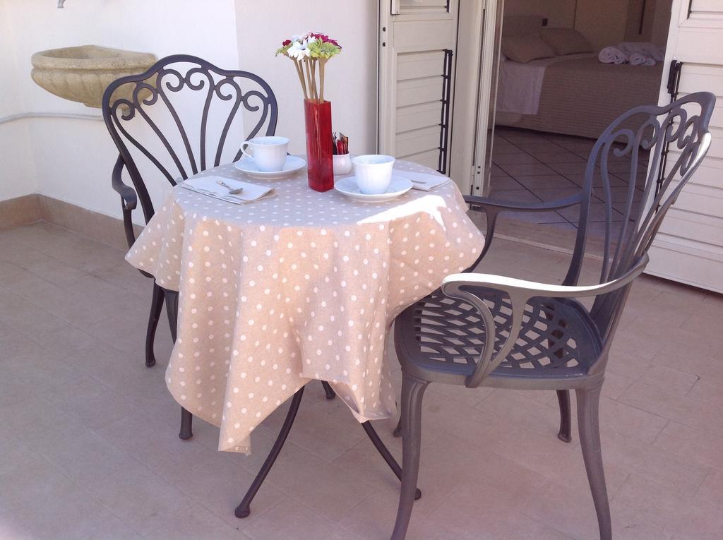 B&B A Casa Di Amici Джардини Наксос Екстериор снимка