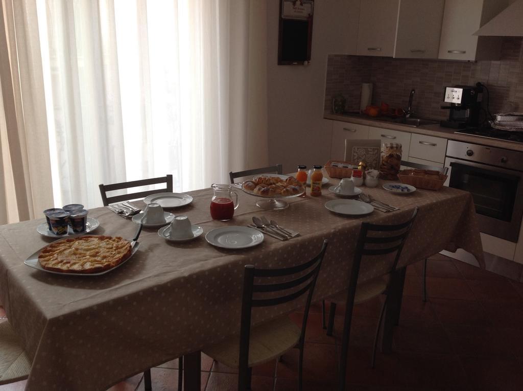 B&B A Casa Di Amici Джардини Наксос Екстериор снимка